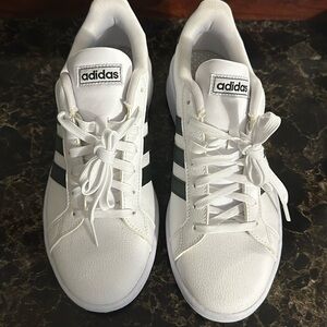 Adidas Grand Court Cloudfoam Women’s 8.5 - new, never worn except to try on
